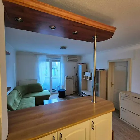 Apartmen *